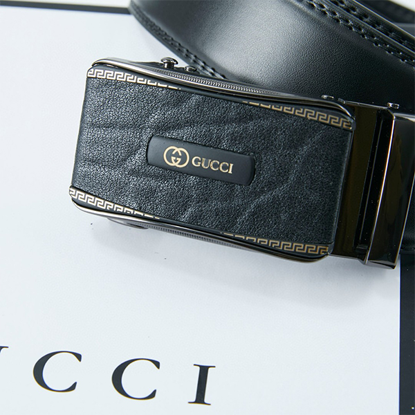 Gucci グッチ 牛革 ベルト 35MM 穴なし オートロック式 サイズ調整可能 メンズ