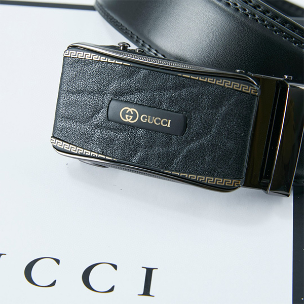 Gucci グッチ 牛革 ベルト 35MM 穴なし オートロック式 サイズ調整可能 