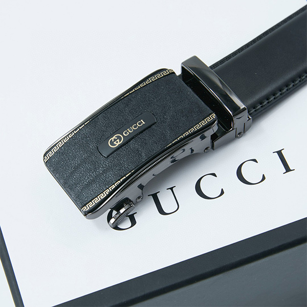 Gucci グッチ 牛革 ベルト 35MM 穴なし オートロック式 サイズ調整可能 メンズ