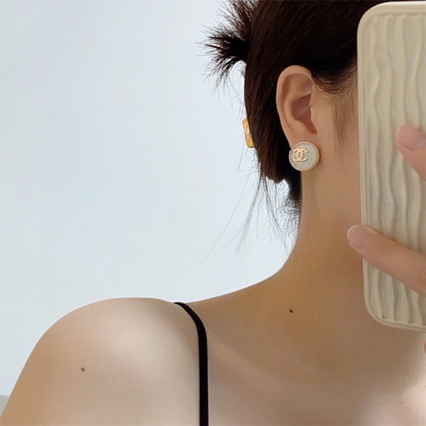 CHANEL シャネル  花  ピアス 2色選択可