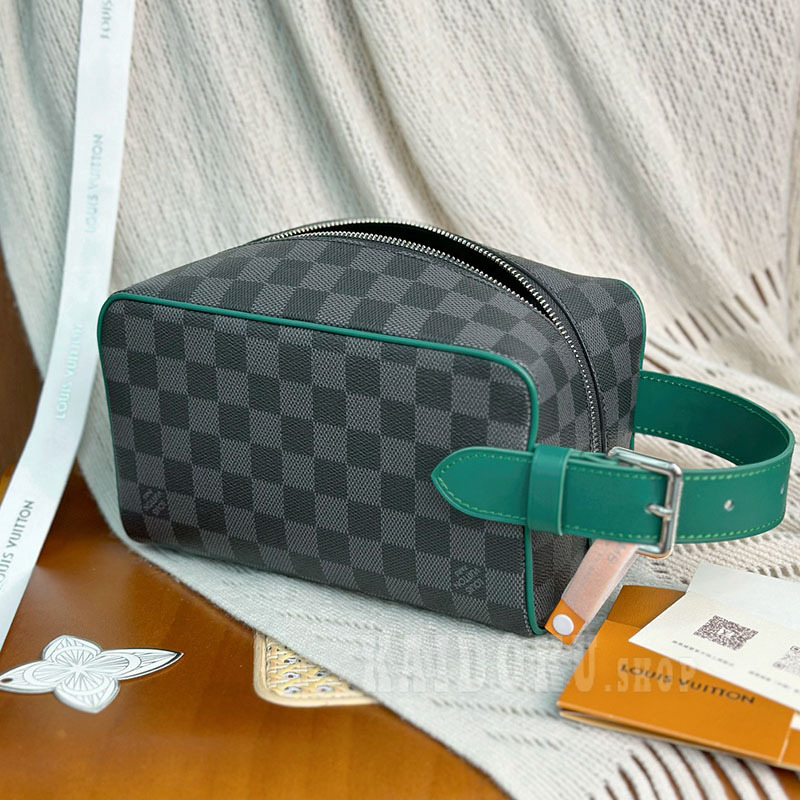 LV ダミエグラフィット 緑トリム トラベルポーチ