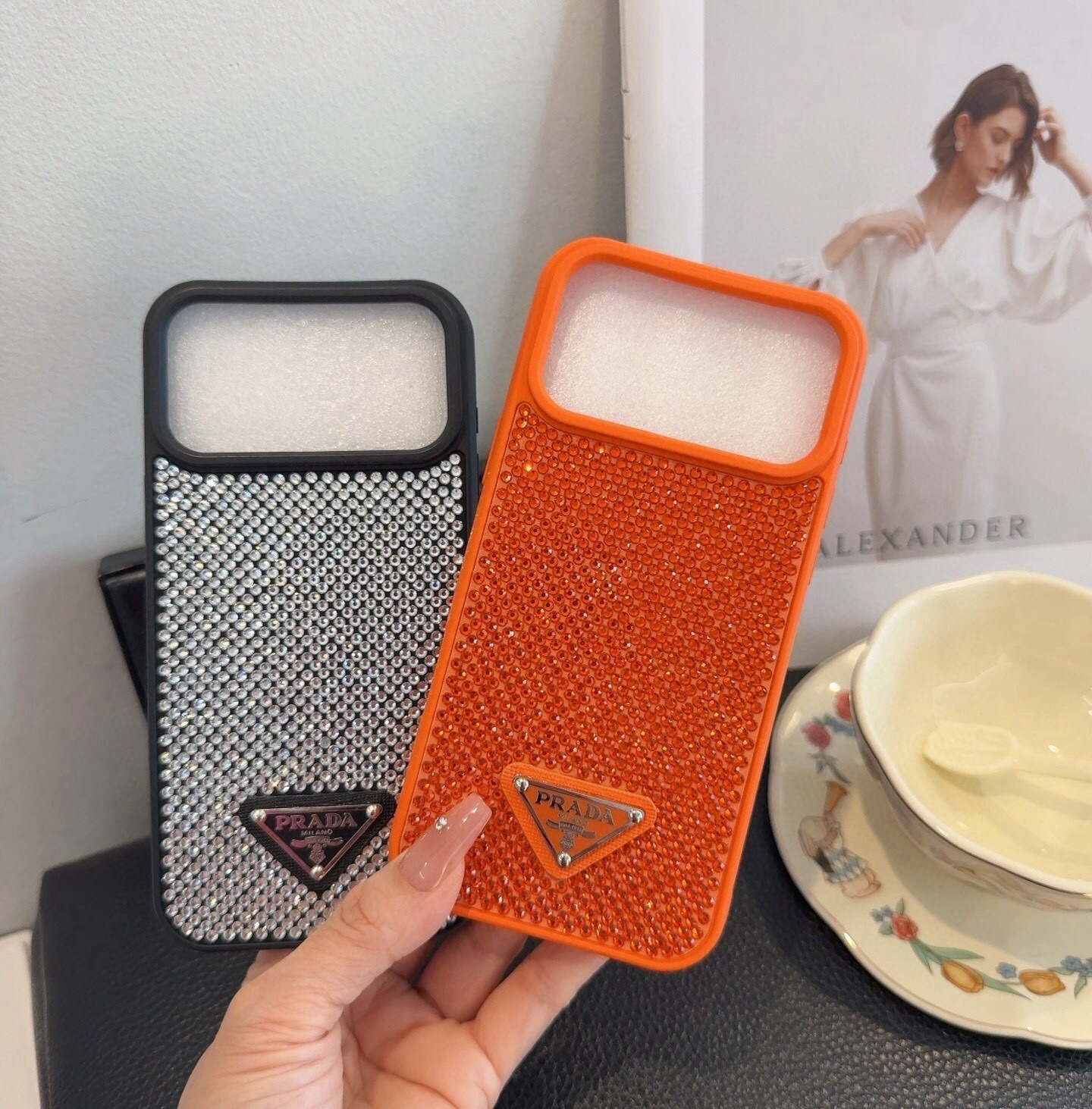 iPhone 18 Pro プラダ風 キラキラ スマホケース 代金引換