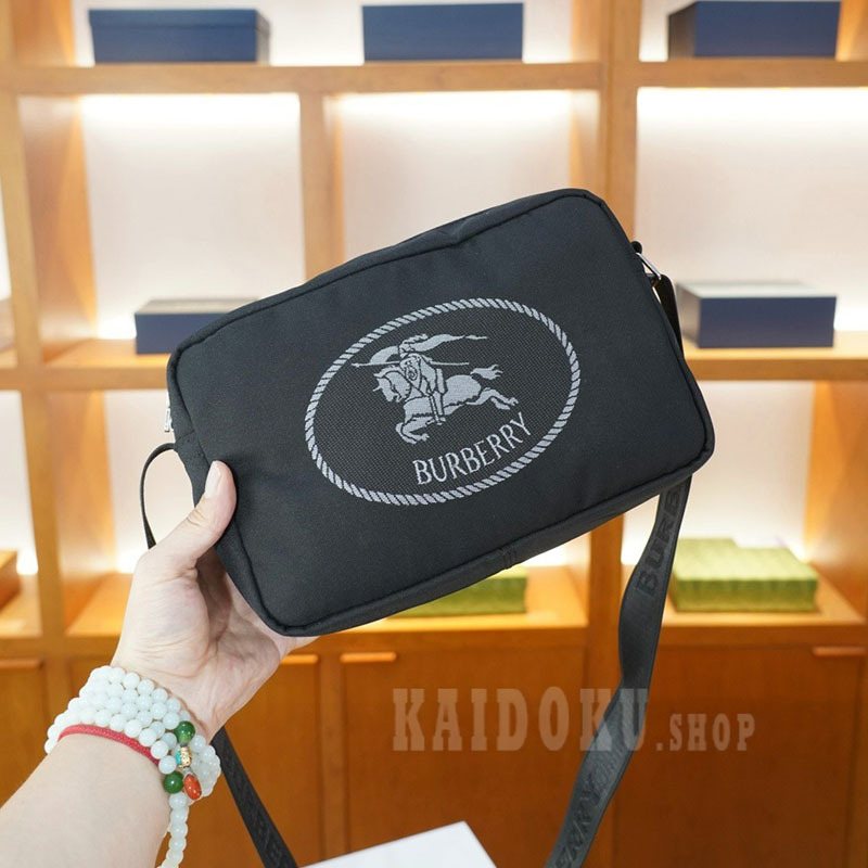 Burberry黒ナイロンショルダーバッグ