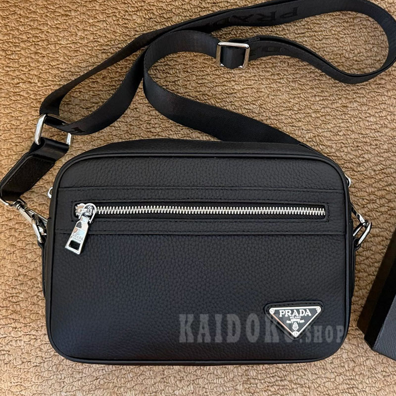 PRADA黒レザー斜め掛けバッグ