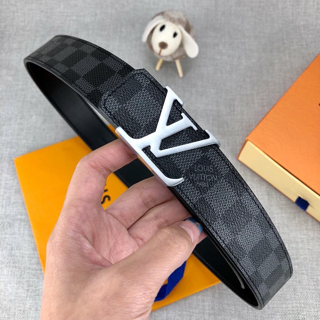 Louis Vuitton（ルイヴィトン）ベルト サンチュール・LVイニシャル 34MM 2色