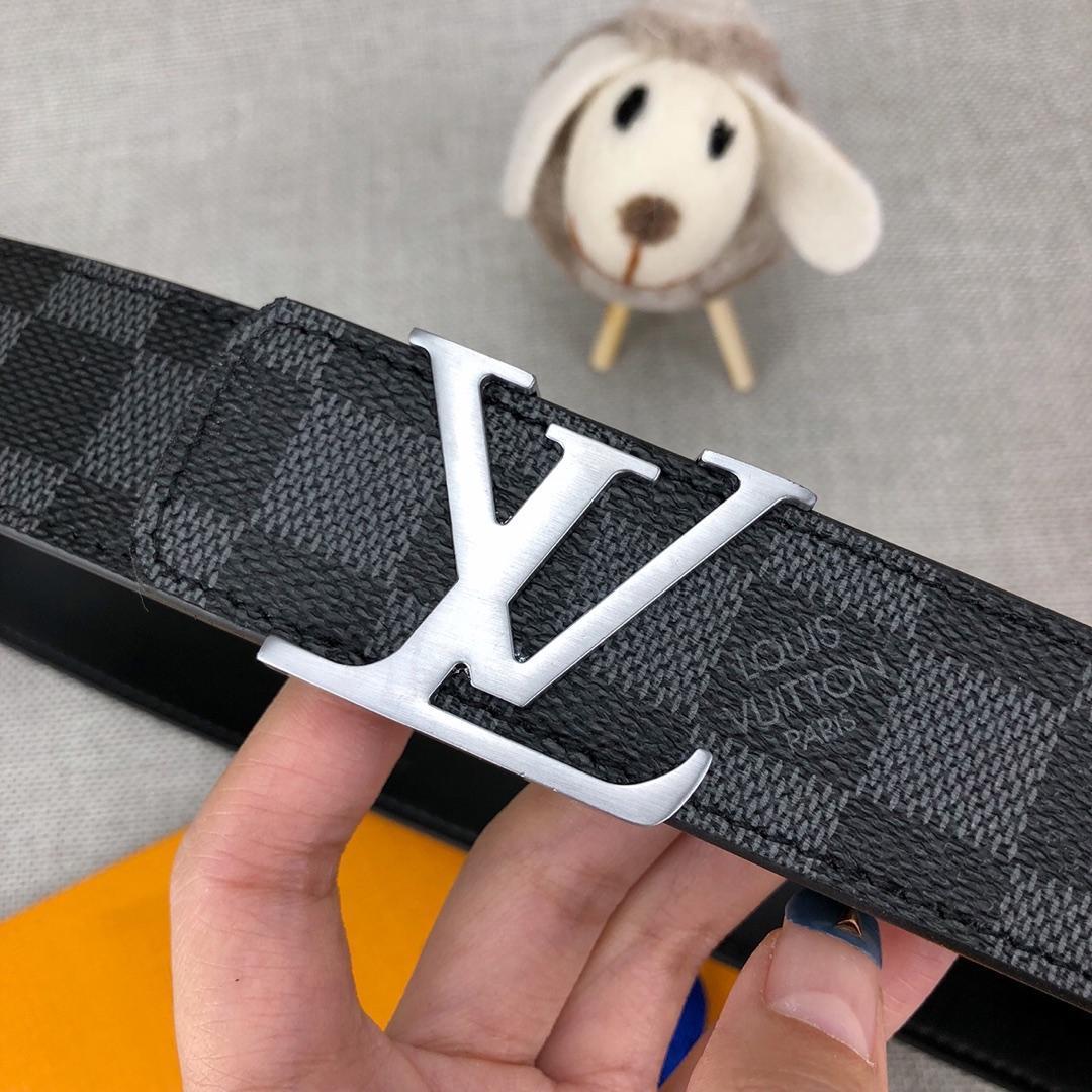 Louis Vuitton（ルイヴィトン）ベルト サンチュール・LVイニシャル 34MM 2色
