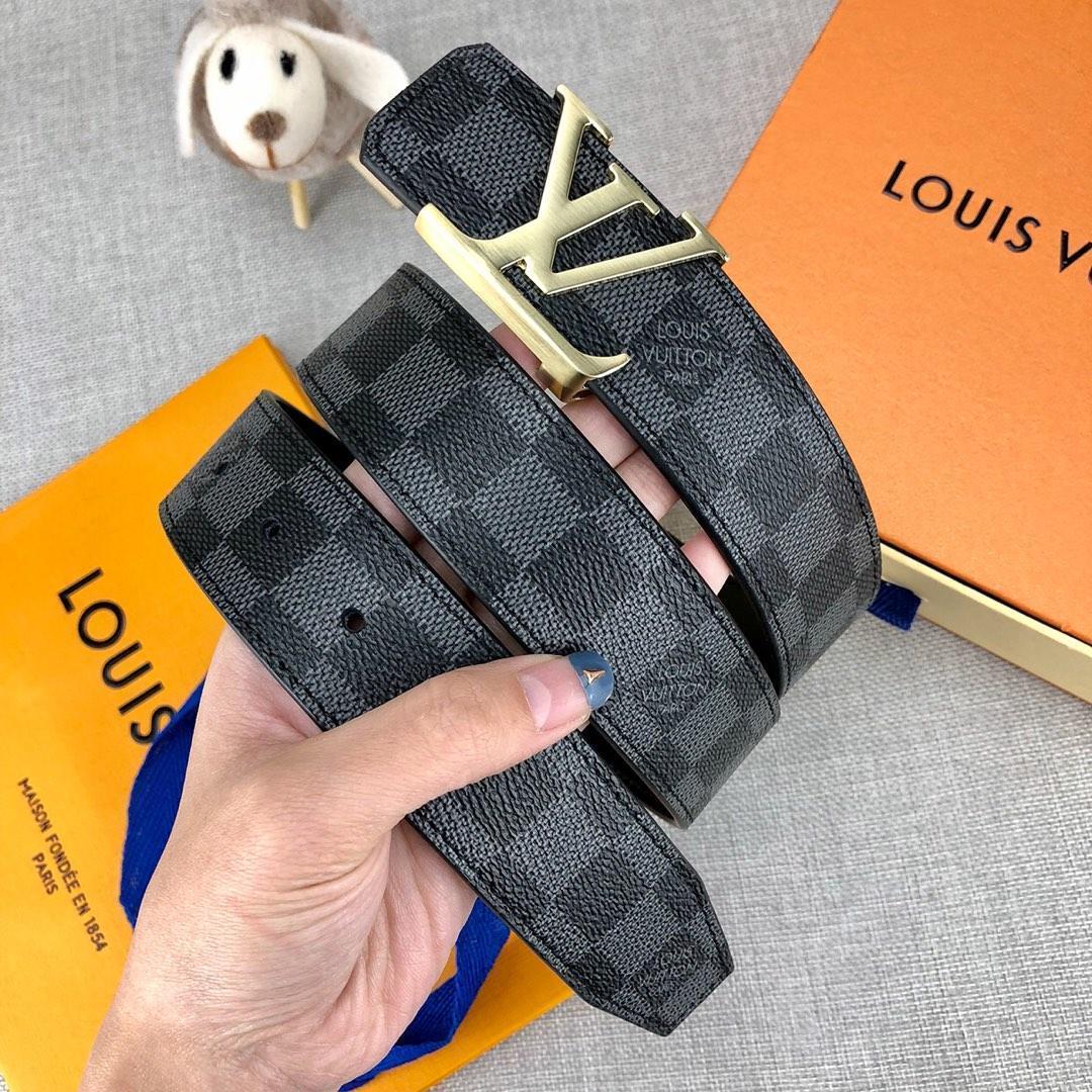 Louis Vuitton（ルイヴィトン）ベルト サンチュール・LVイニシャル 34MM 2色