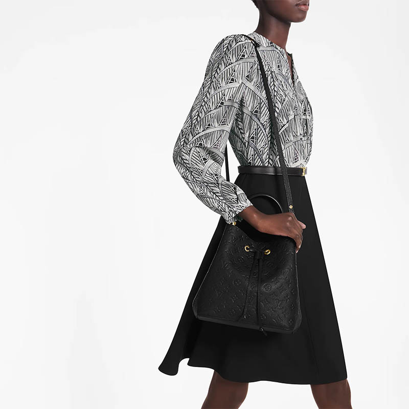 LOUIS VUITTON（ルイヴィトン）ネオノエ ノワール ショルダーバッグ