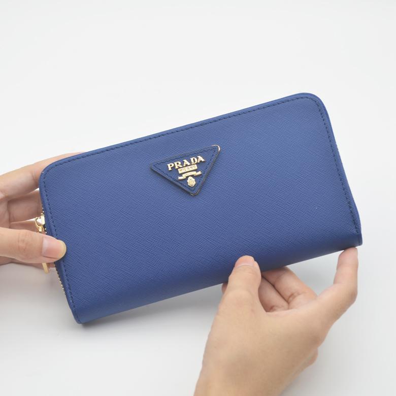 PRADA(プラダ) サフィアーノレザー 財布 ブルー長財布