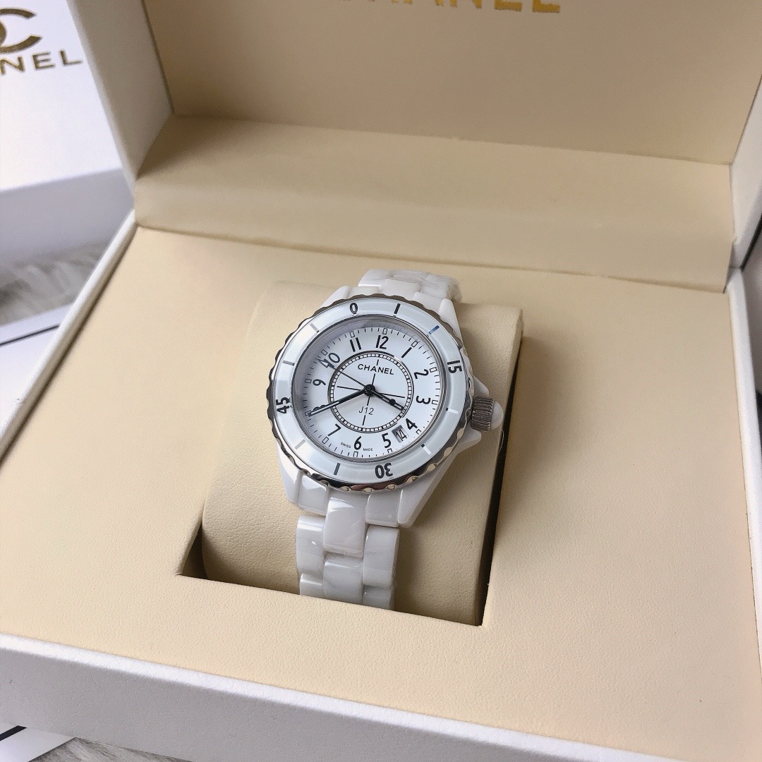 シャネル CHANEL J12 33mm ホワイト セラミッククォーツ 腕時計 レディース