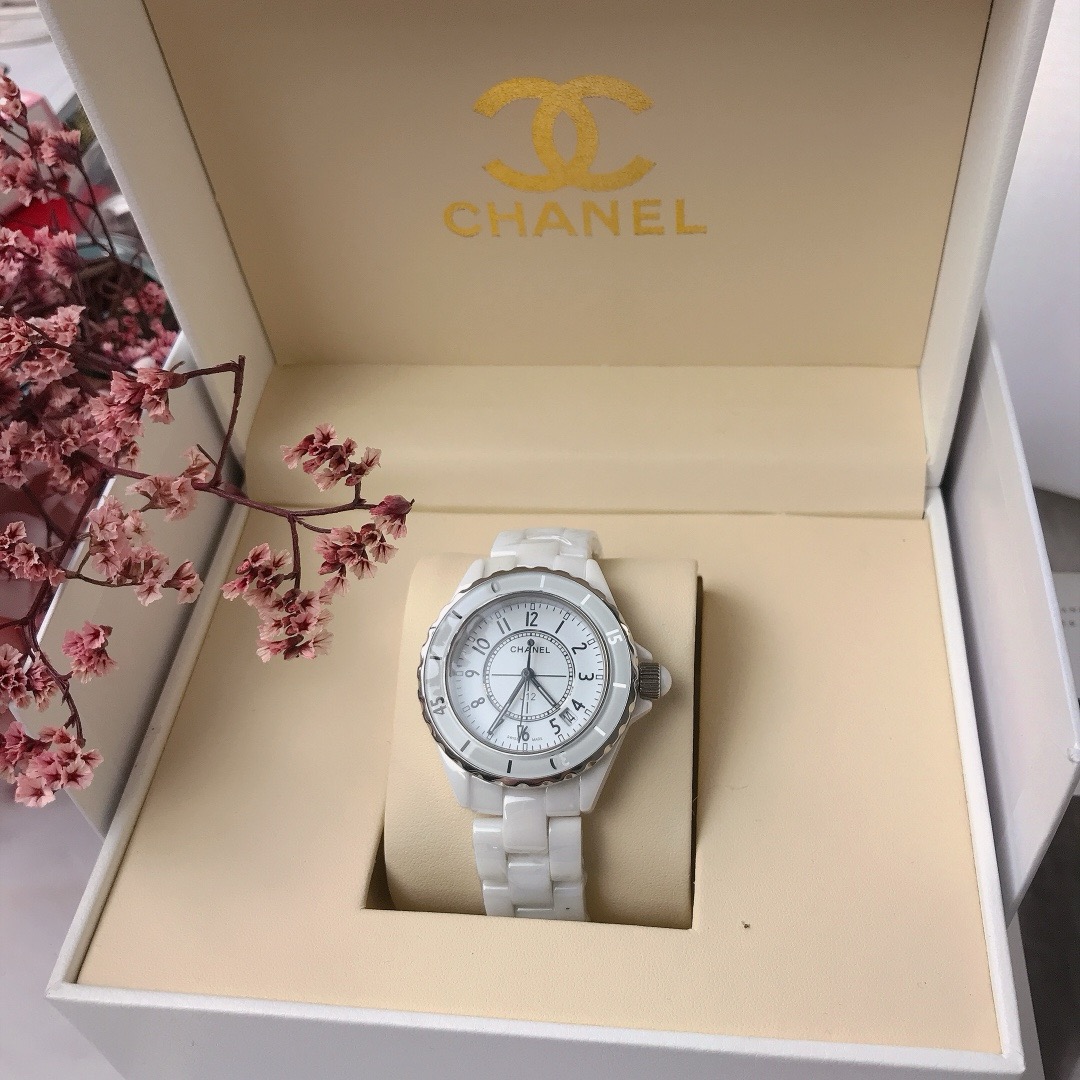 シャネル CHANEL J12 33mm ホワイト セラミッククォーツ 腕時計 レディース