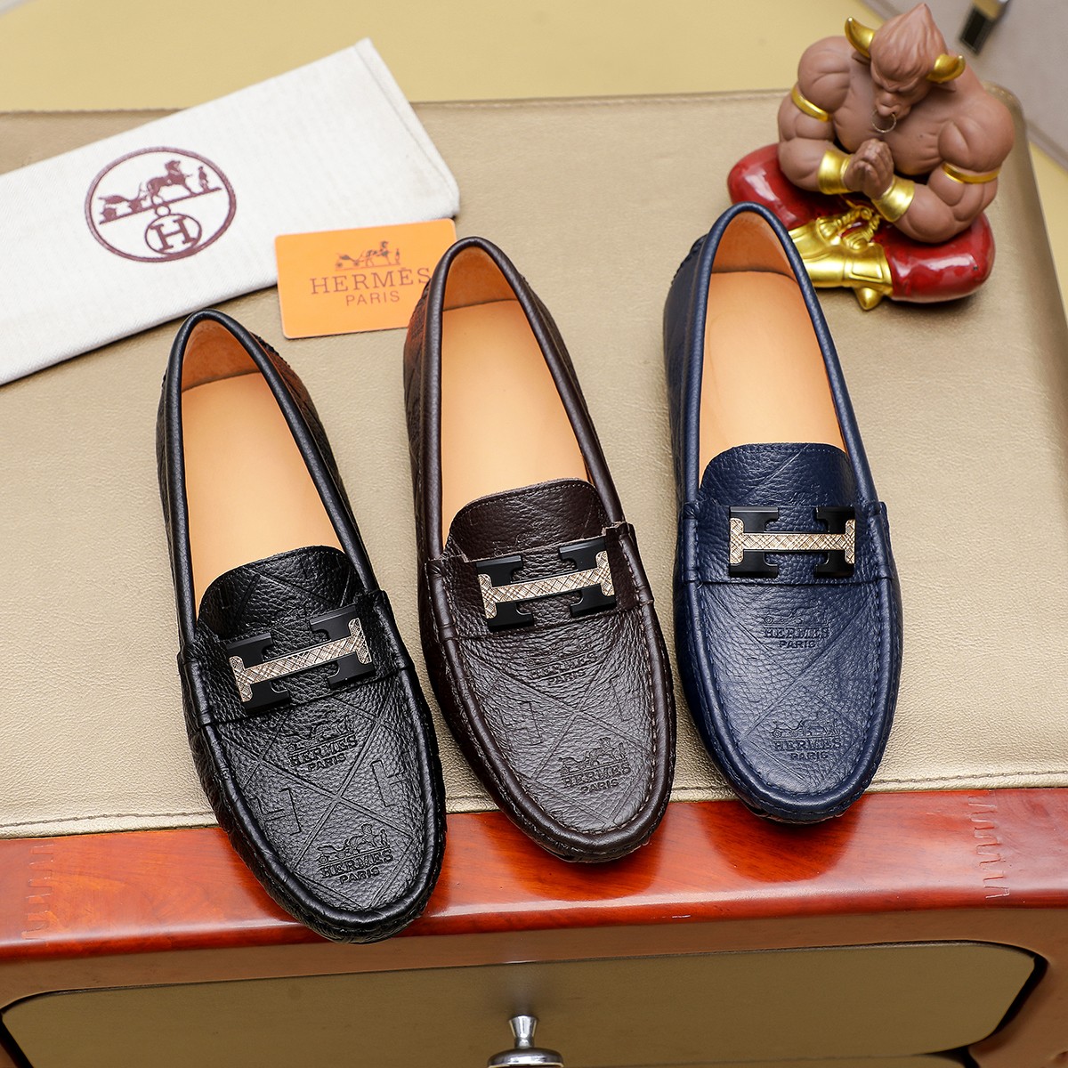 エルメス HERMES モカシン ローファー シューズ 艶があり上品 シルバーパリバックル 革靴 メンズ