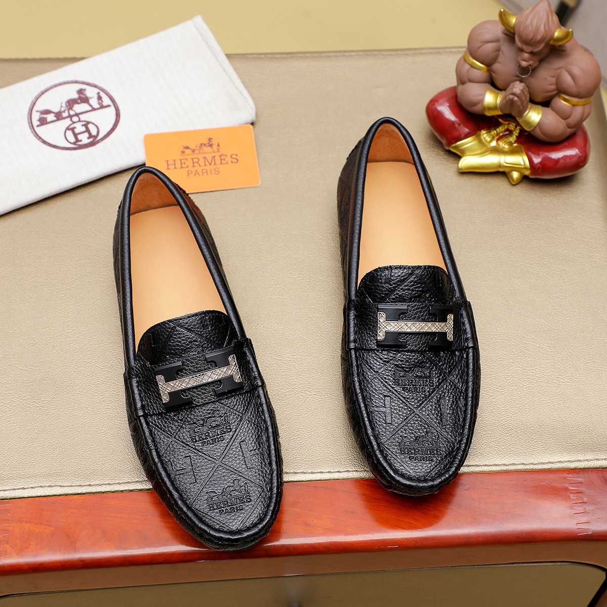 エルメス HERMES モカシン ローファー シューズ 艶があり上品 シルバーパリバックル 革靴 メンズ