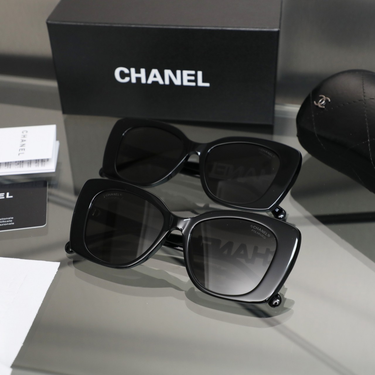 シャネル CHANEL スクエア サングラス テンプルのロゴがお洒落 レディース