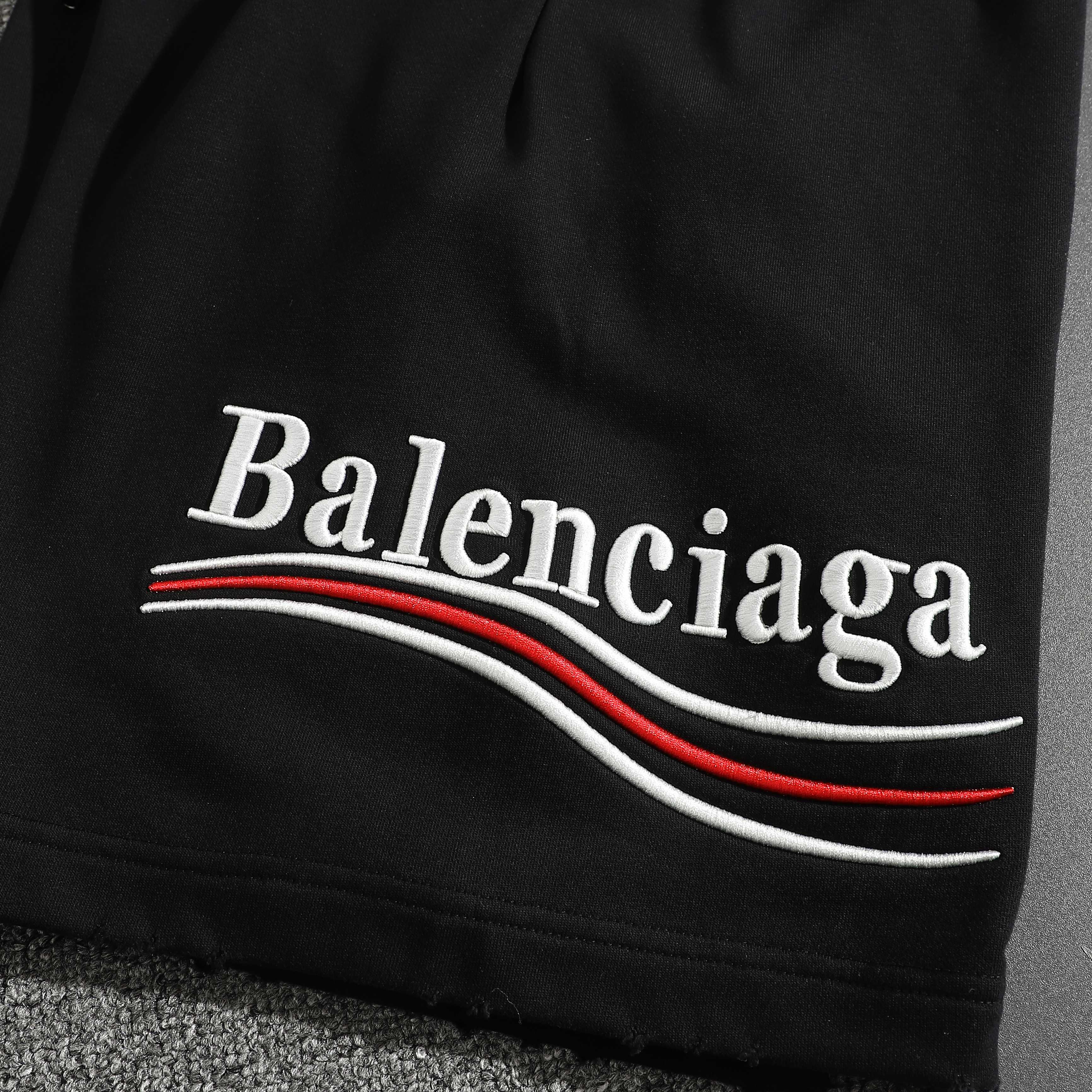 バレンシアガ Balenciaga 2026SS新作 波状ストライプロゴ刺繍 スウェットショートパンツ メンズ