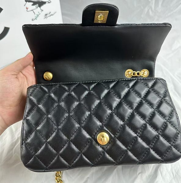 シャネル CHANEL チェーンバッグ 24cm ショルダーバッグ レディース