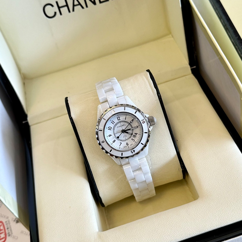 シャネル CHANEL J12 30mm ホワイト セラミッククォーツ 腕時計 レディース