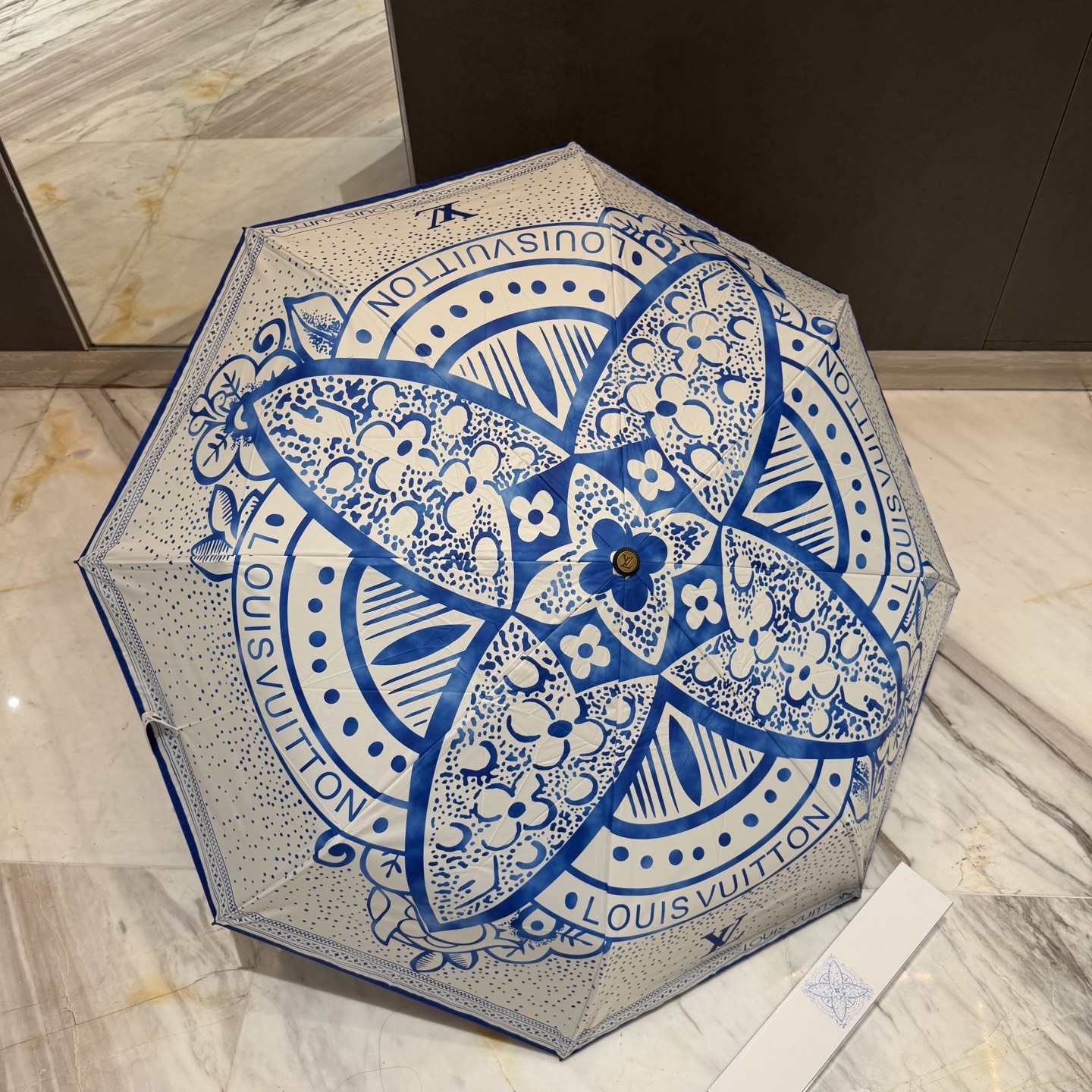 LV 水色花輪モノグラム傘