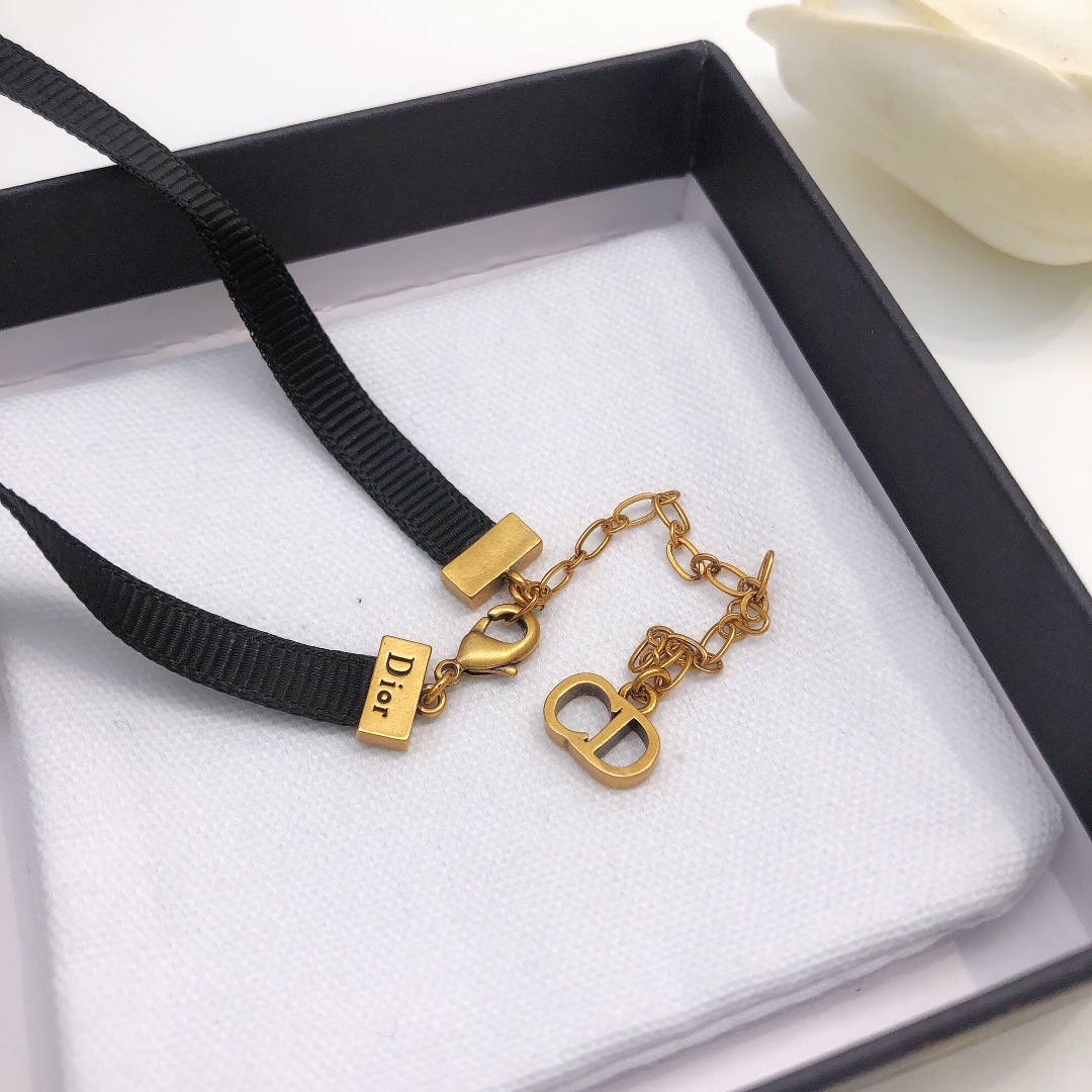 ディオール Dior エレガントでオシャレ チョーカー ネックレス レディース