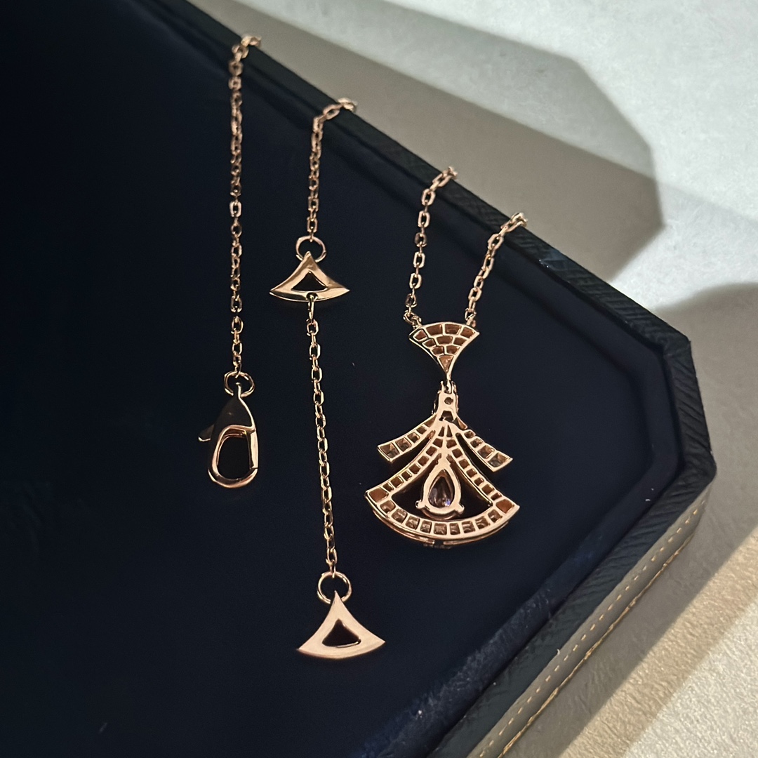 ブルガリ ネックレス ピンクダイヤモンド レディース 