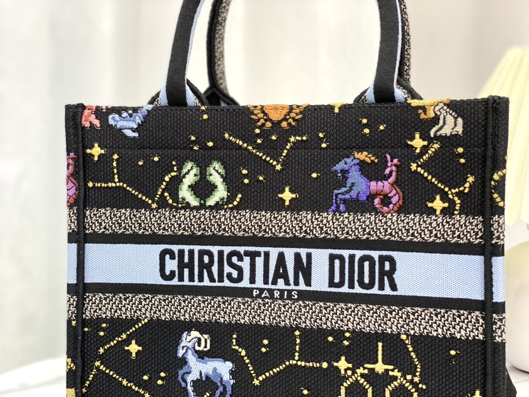 CHRISTIAN DIOR ディオール 星座トートバッグ ディオール」が星座をピクセルで表現した新コレクションを発売