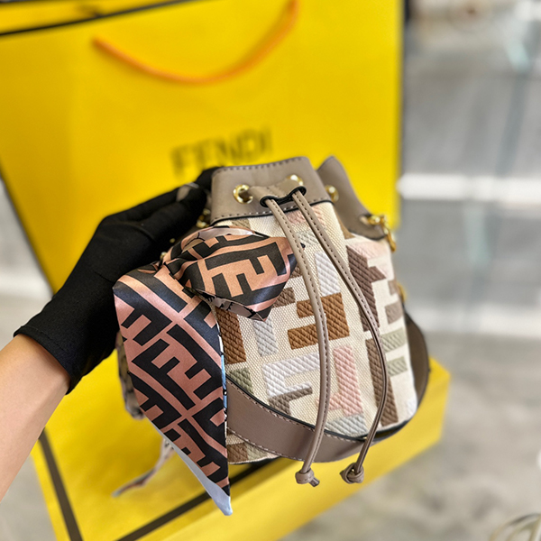 フェンディ FENDI ショルダーバッグ バックパック 両用 レディース