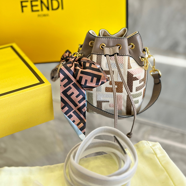 フェンディ FENDI ショルダーバッグ バックパック 両用 レディース