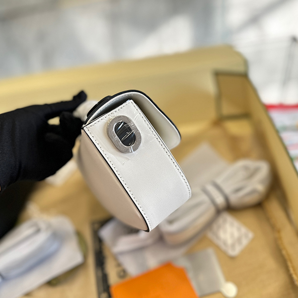 グッチ GUCCI ショルダーバッグ ２色 レディース