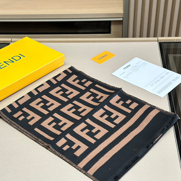 フェンディFENDI カシミアマフラー レディース