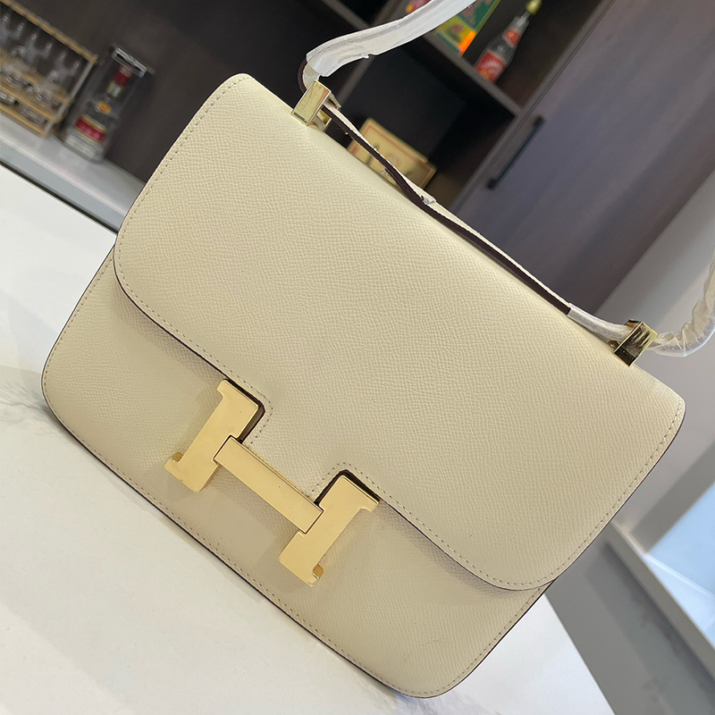 エルメス【カジュアルスタイル！】HERMES コンスタンス ポーチ レディース