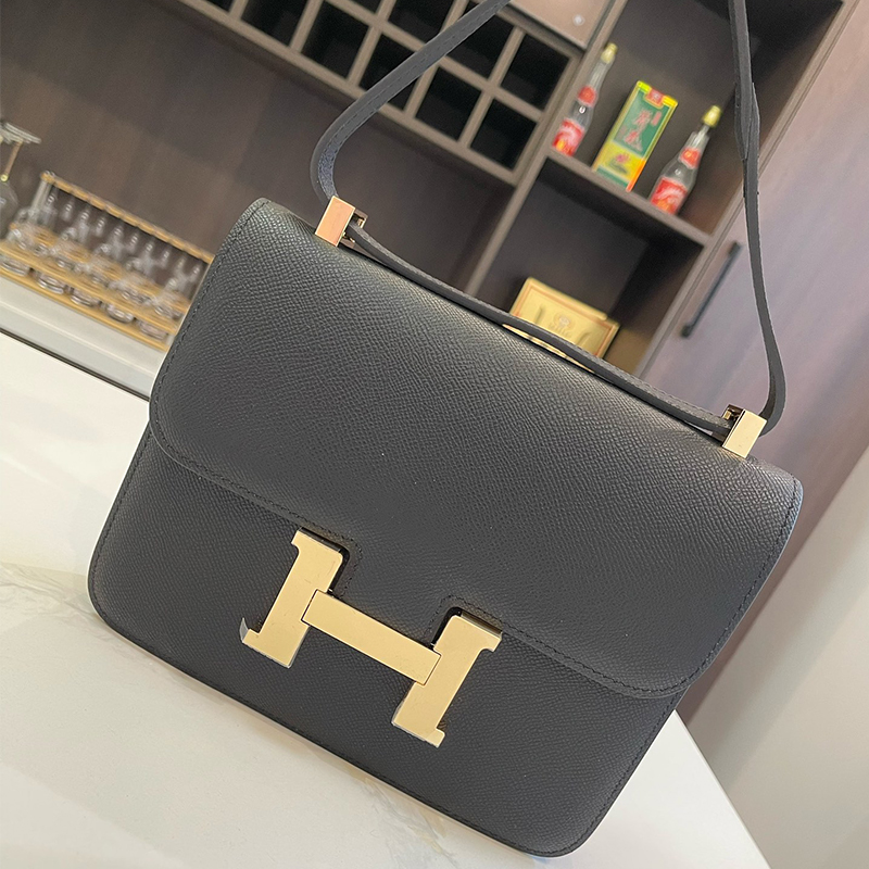 エルメス【カジュアルスタイル！】HERMES コンスタンス ポーチ レディース