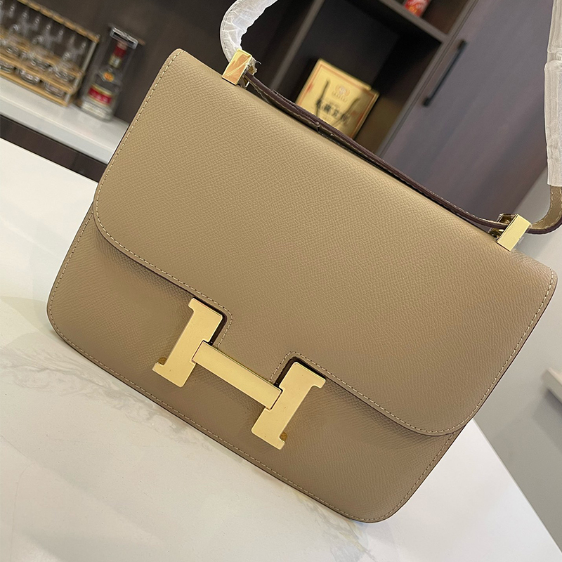 エルメス【カジュアルスタイル！】HERMES コンスタンス ポーチ レディース