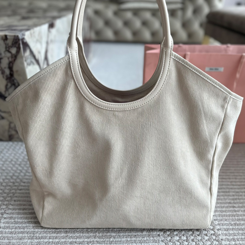 ミュウミュウ トートバッグ ファッション レディース