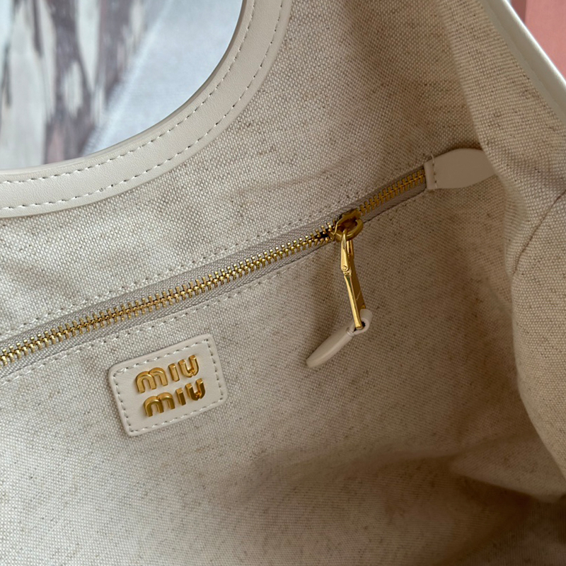 ミュウミュウ トートバッグ ファッション レディース