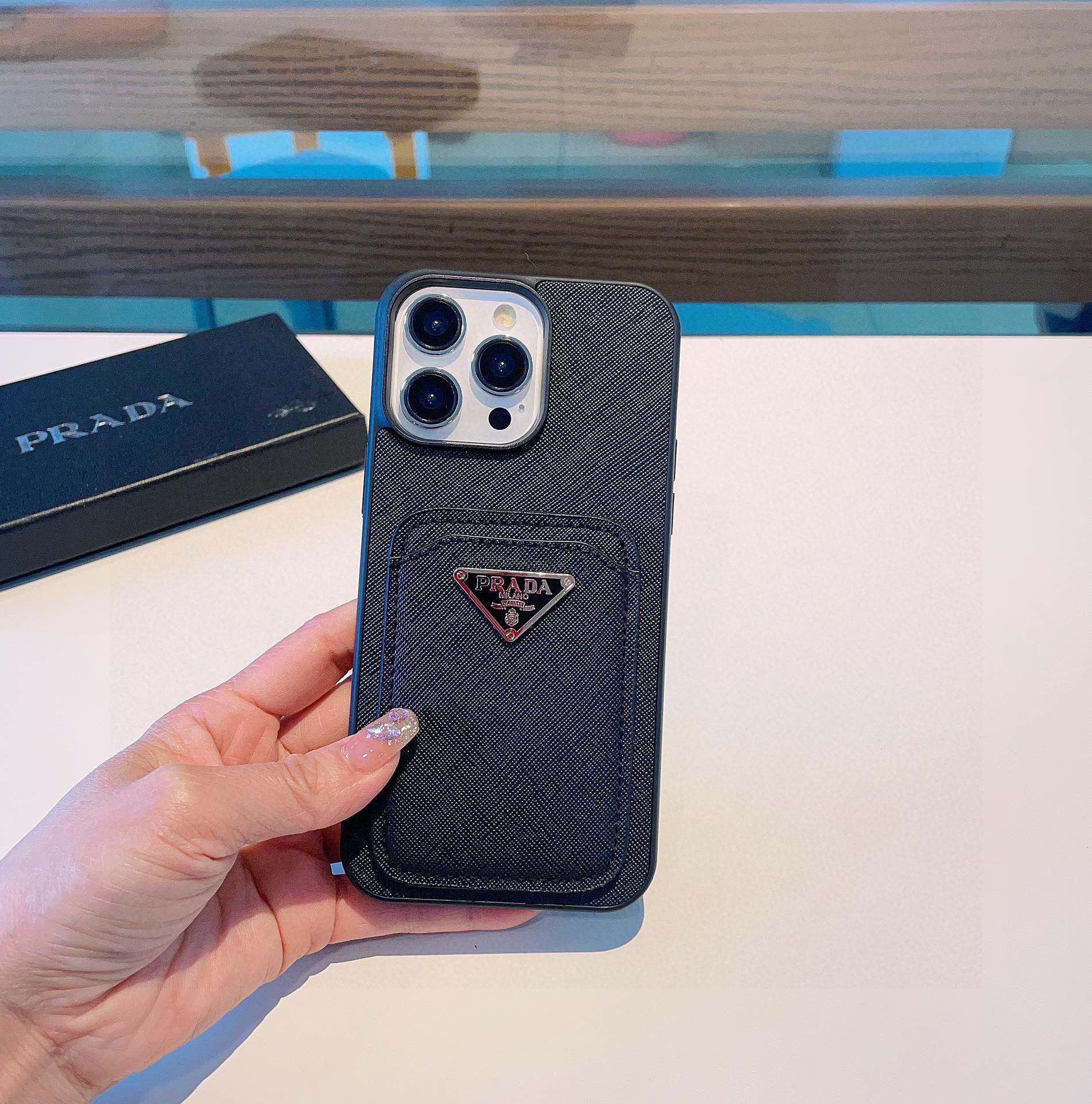 プラダ PRADA ファッション 携帯ケース iPhoneケース カードスロット付 レディース メンズ