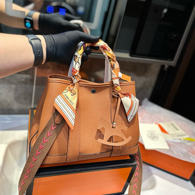 HERMES《抜群の収納力》エルメス Garden Party 32 bag ハンドバッグ レディース