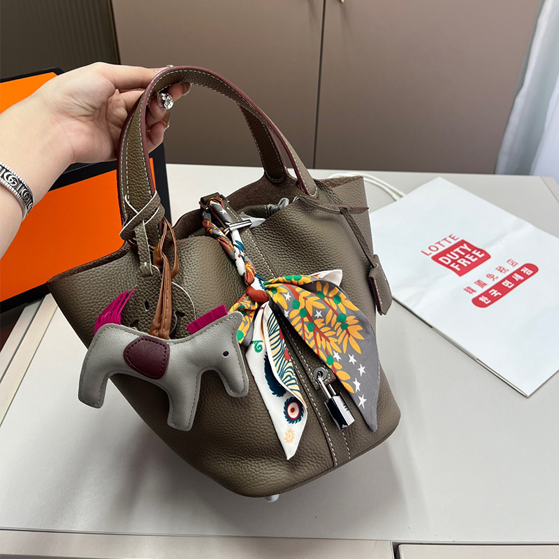 エルメス HERMES ピコタンロックNoir シルバー金具 バケットバッグ レディース