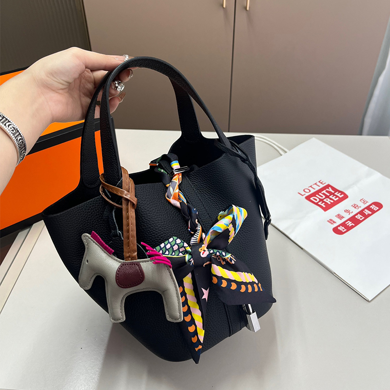 エルメス HERMES ピコタンロックNoir シルバー金具 バケットバッグ レディース