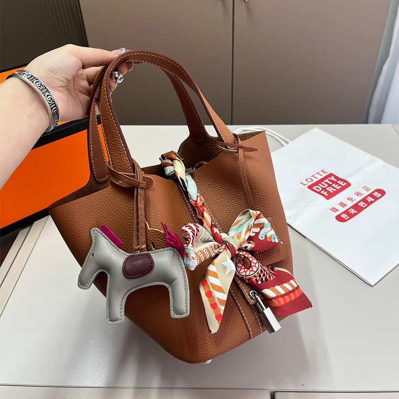 エルメス HERMES ピコタンロックNoir シルバー金具 バケットバッグ レディース