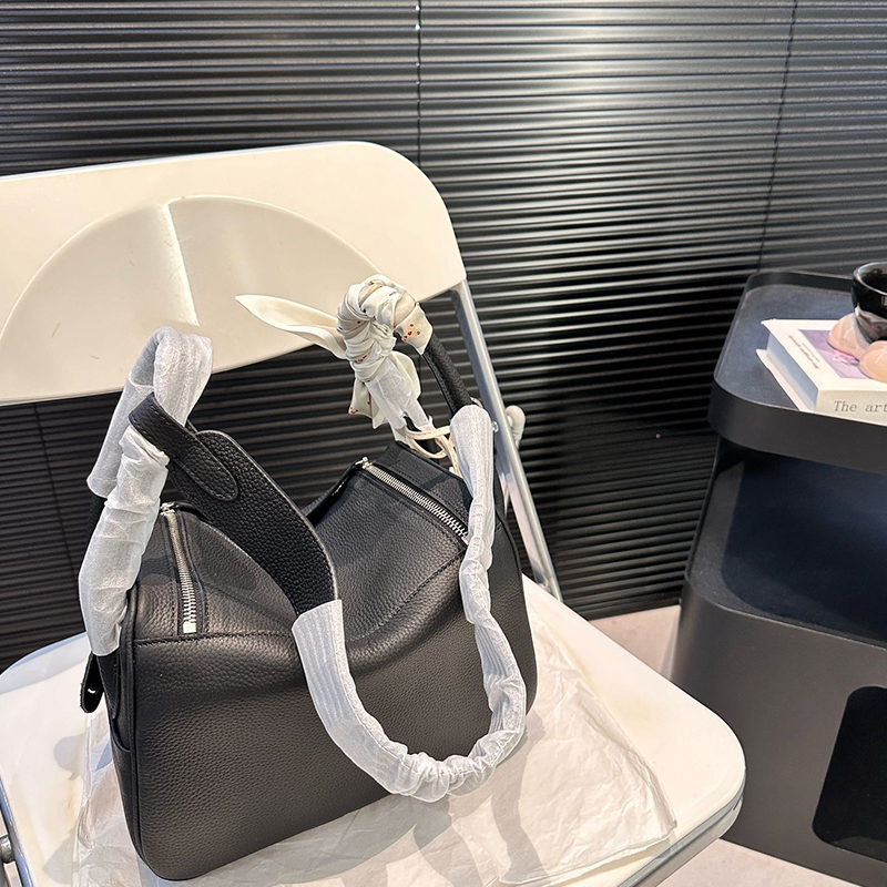 エルメス レアHERMES リンディ26 ハンドバッグ G銀具 ブラック レディース