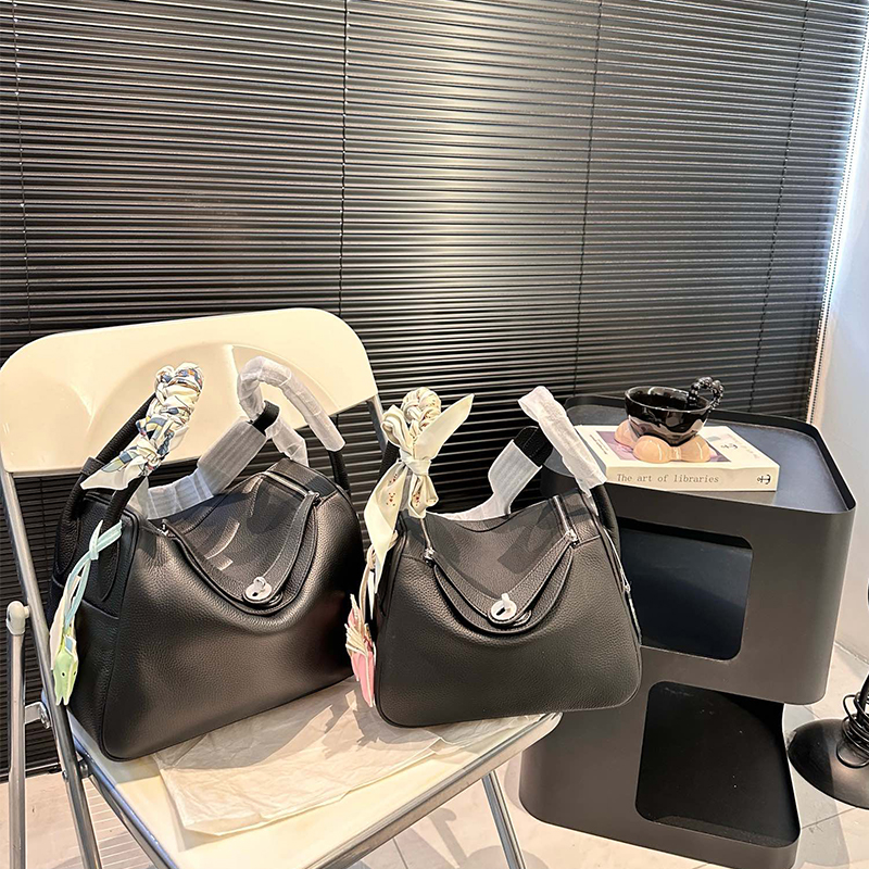 エルメス レアHERMES リンディ26 ハンドバッグ G銀具 ブラック レディース