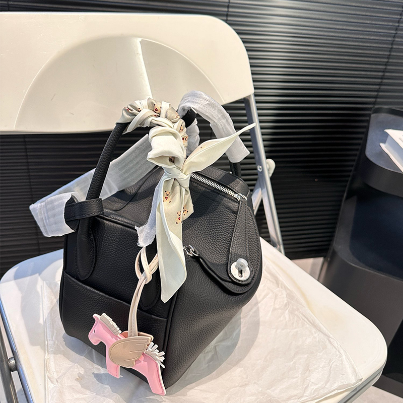 エルメス レアHERMES リンディ26 ハンドバッグ G銀具 ブラック レディース