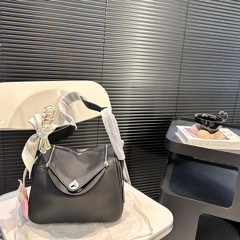 エルメス レアHERMES リンディ26 ハンドバッグ G銀具 ブラック レディース