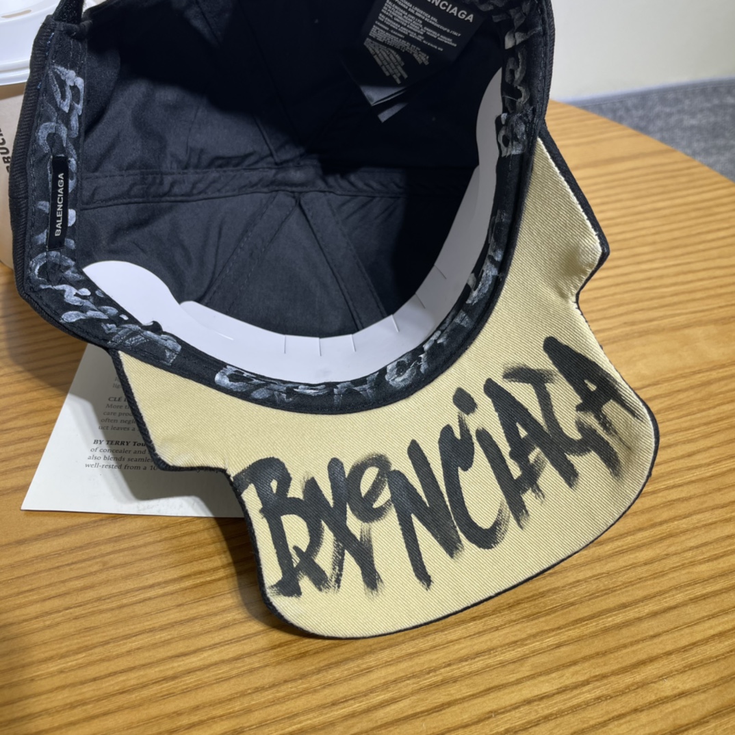 バレンシアガ Balenciaga キャップ 野球帽子 ブラック メンズ＆レディース