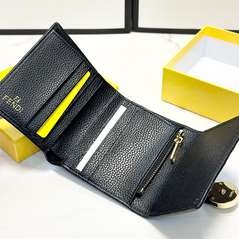 フェンディ FENDI ズッカ 折財布 コンパクト エフイズ 二つ折り財布 黒 レディース