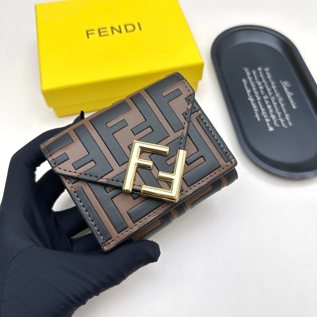 フェンディ FENDI レディース FFダイヤモンド 三つ折り 折りたたみ財布 折財布