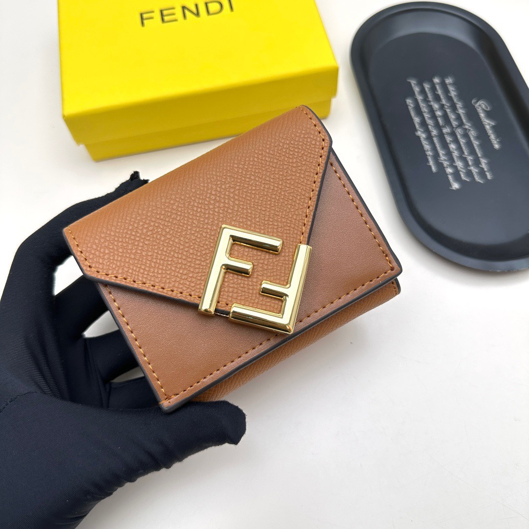 フェンディ FENDI レディース FFダイヤモンド 三つ折り 折りたたみ財布 折財布