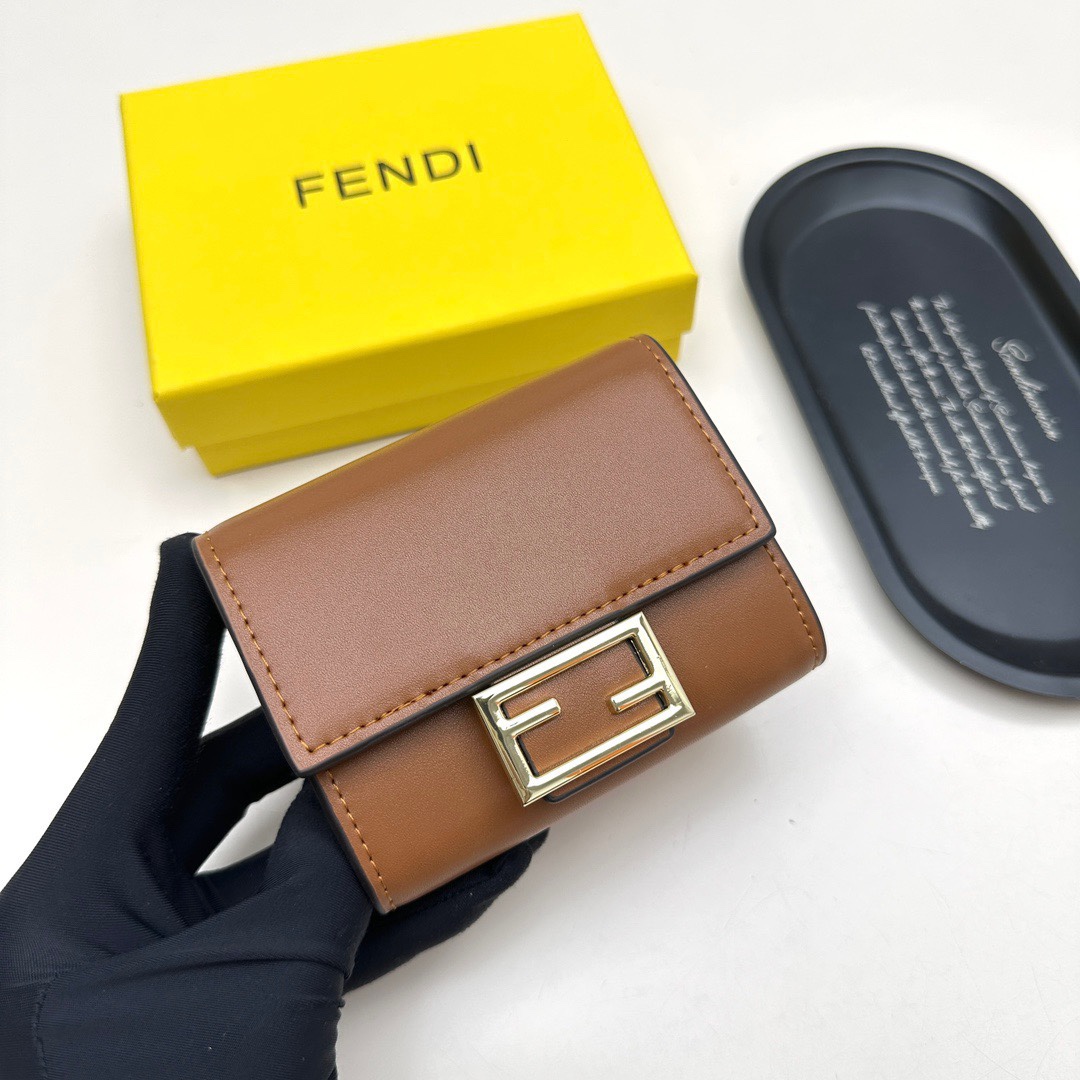 フェンディ FENDI レディース 三つ折り財布 マイクロ ミニ財布 レザー カラー4色