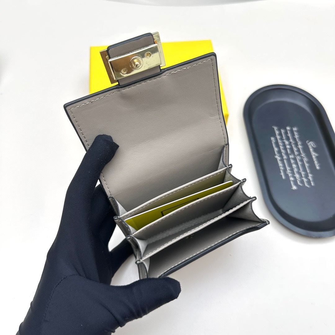 フェンディ FENDI レディース 三つ折り財布 マイクロ ミニ財布 レザー カラー4色