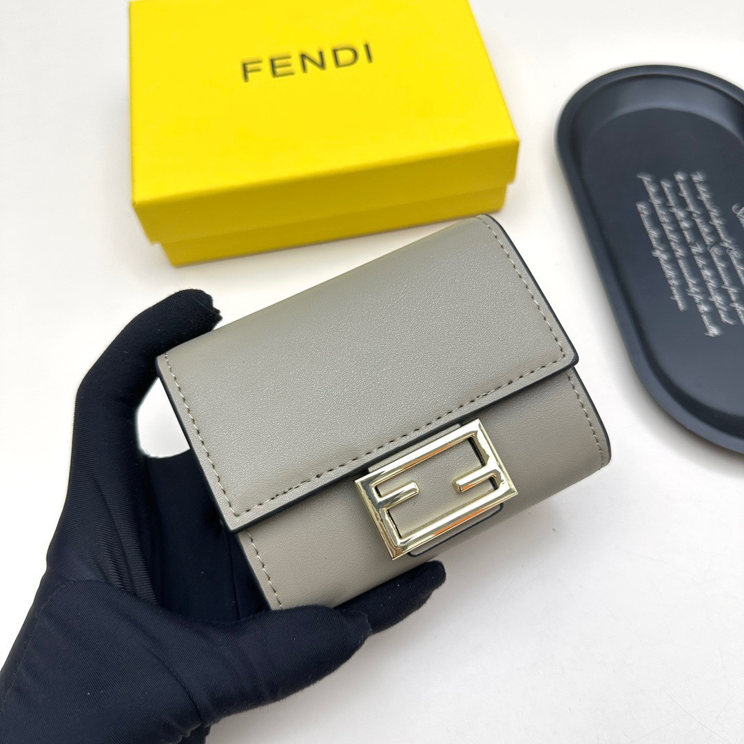フェンディ FENDI レディース 三つ折り財布 マイクロ ミニ財布 レザー カラー4色